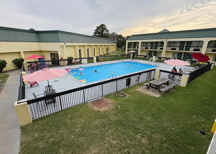 Red Carpet Inn Kinston