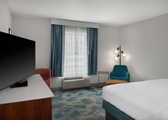 Hampton Inn & Suites Detroit/Troy