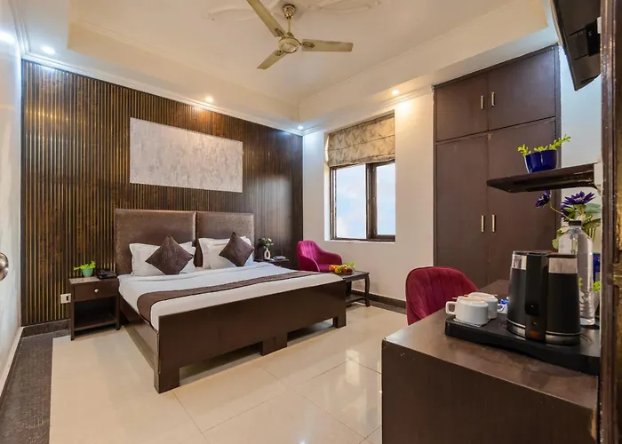 Hotel Diamond Stays Sector 51 Noida