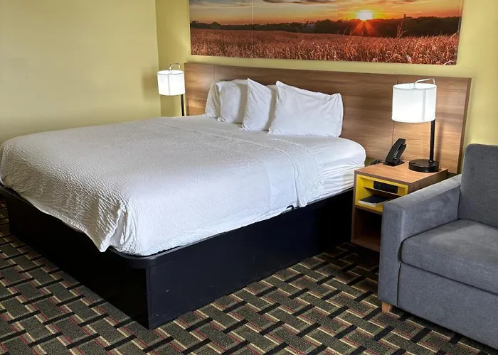 Days Inn By Wyndham Park City Kansas