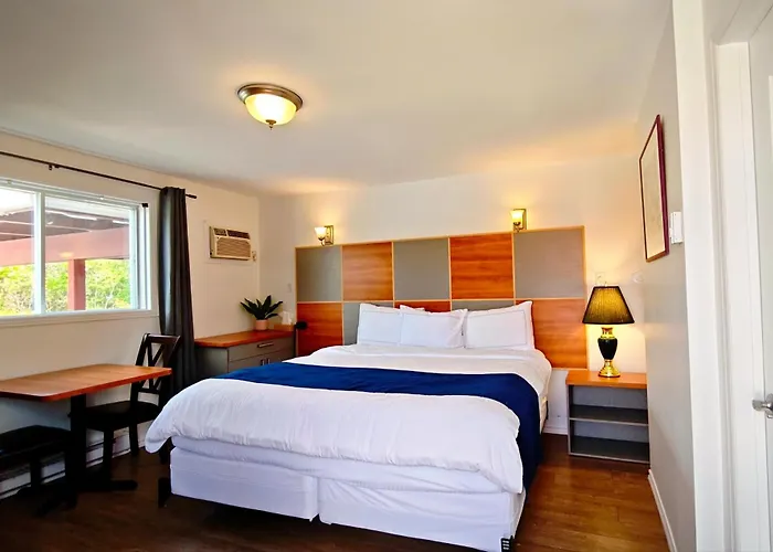Motel Des Pentes Et Suites