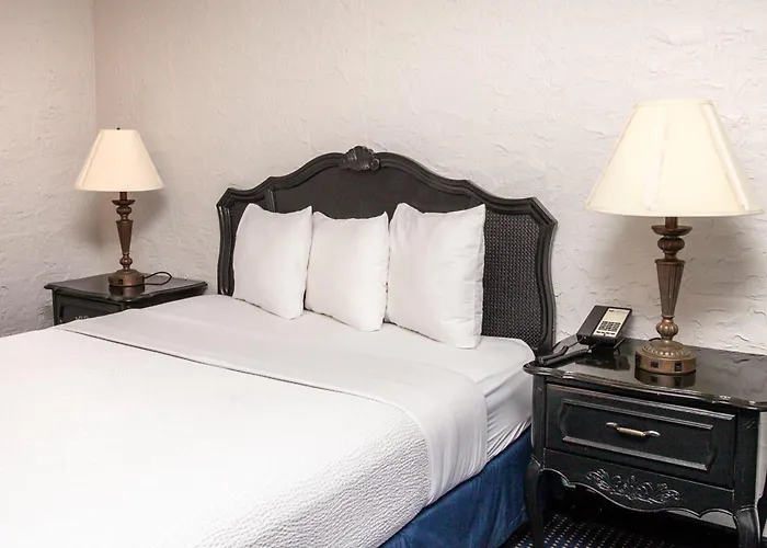 Chateau Hotel And Conference Center