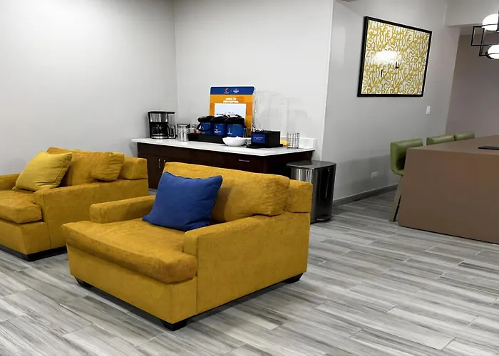 Comfort Inn & Suites Harvey - Chicago Southland