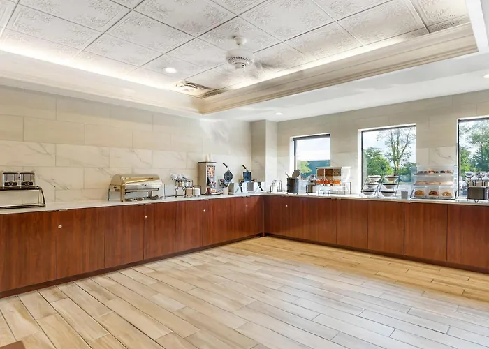 Comfort Inn & Suites Lavale - Cumberland