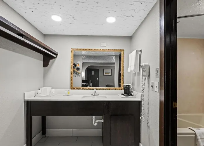 Super 8 By Wyndham Norman West Ok