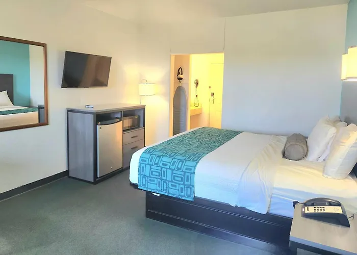 Howard Johnson By Wyndham Galveston