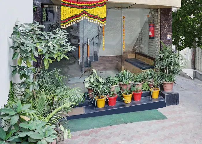 Hotel O Jammu Near Ragunath Bazaar Formerly Goodwill