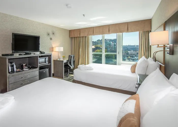 Coast Lonsdale Quay Hotel