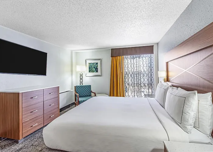 Doubletree By Hilton Milwaukee Downtown