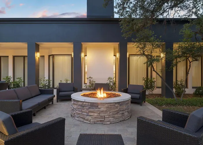 Courtyard By Marriott Dallas-Fort Worth/Bedford