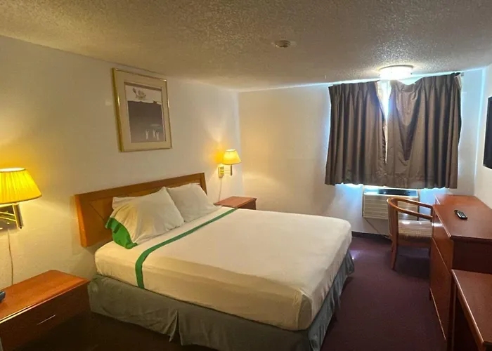 Tacoma Port Inn Fife I-5