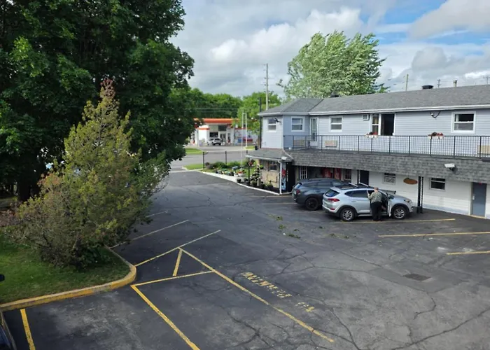Motor Court Motel