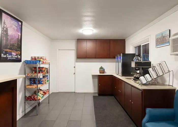 Travelodge By Wyndham Everett City Center