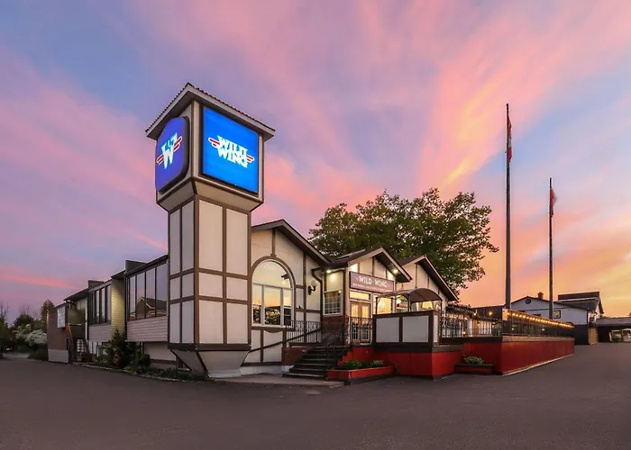 Super 8 By Wyndham Gananoque - Country Squire Resort