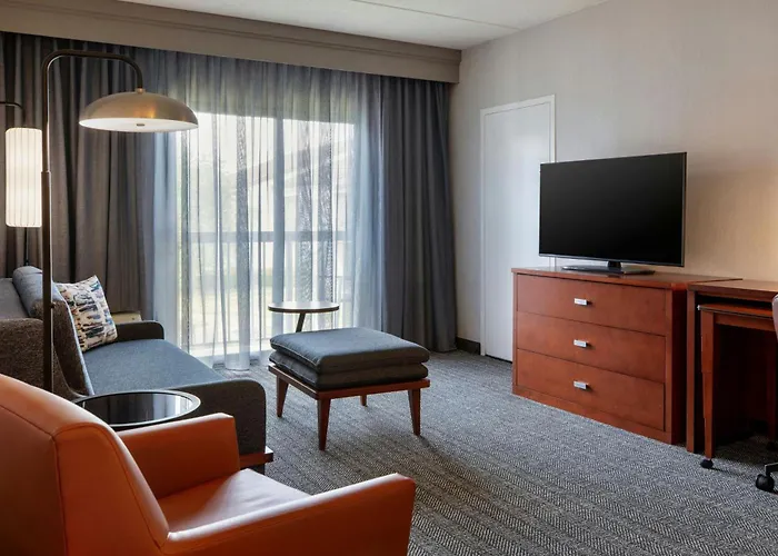 Courtyard By Marriott Pittsburgh Airport