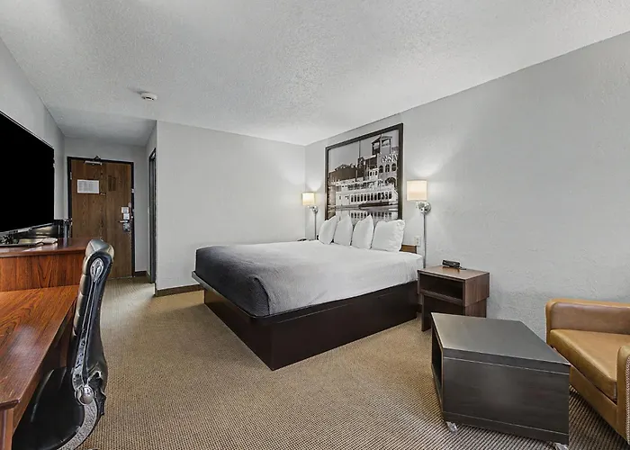 Super 8 By Wyndham Dubuque