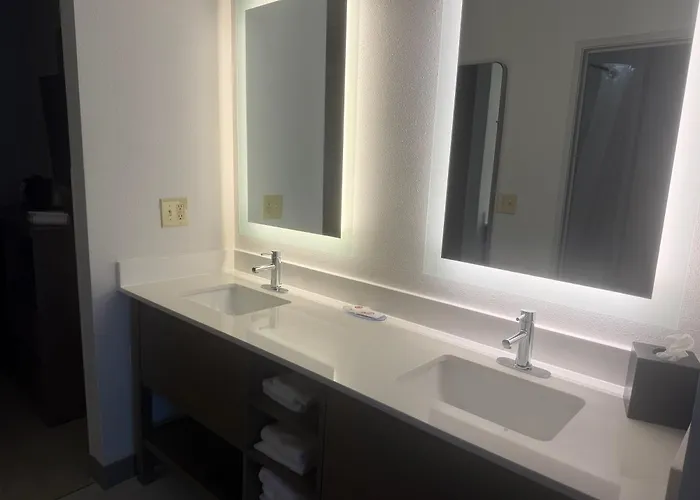 Comfort Inn & Suites Summerset - North Rapid City