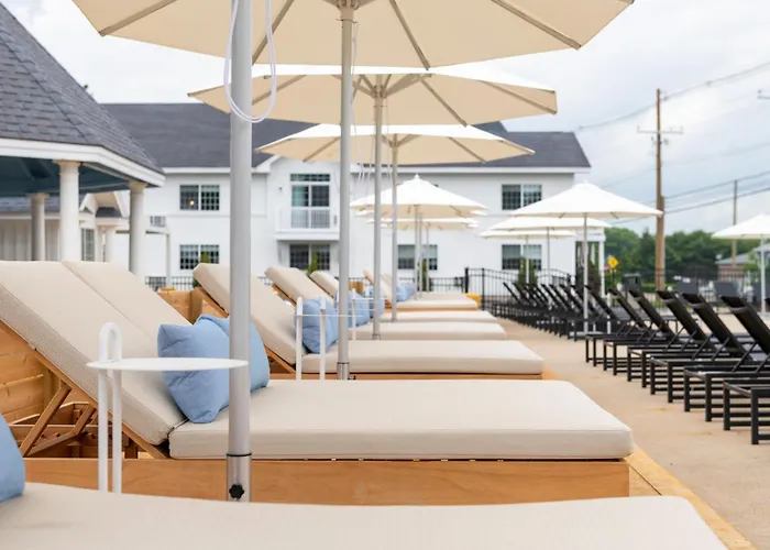 Driftaway Hotel And Pool