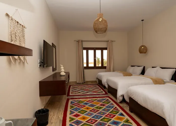 Azad Siwa Hotel