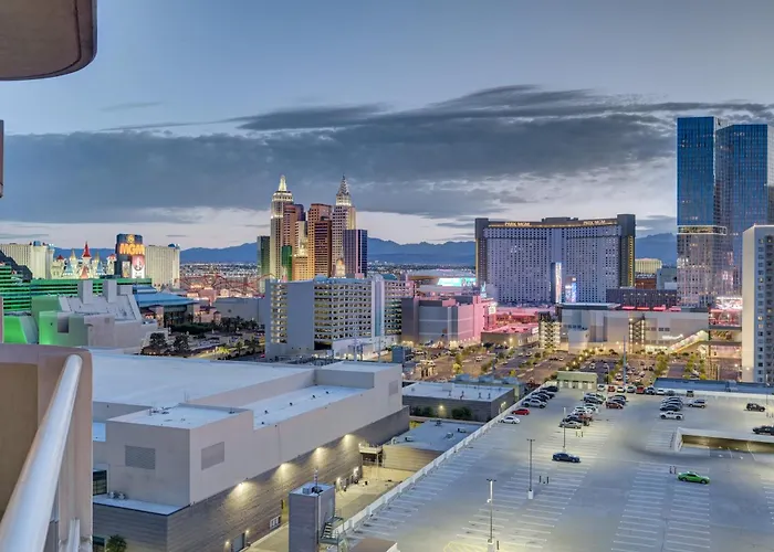 Lucky Gem Penthouse & Luxury Suites At Mgm Signature Resort, Balcony Strip View 1607