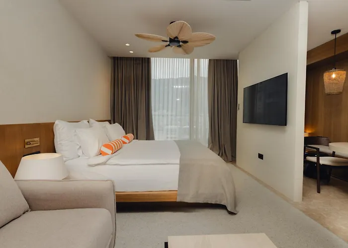 Infinity Hotel & More