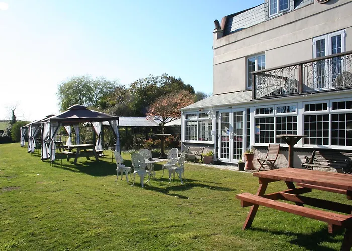 Two Bedroom Lodge & Hotel Rooms In The Country - Restaurant Bar Onsite