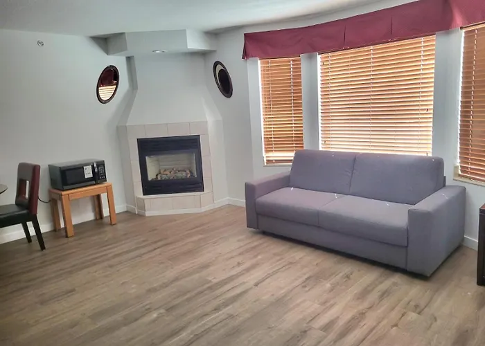 Western Budget Plus Mosaic Suites
