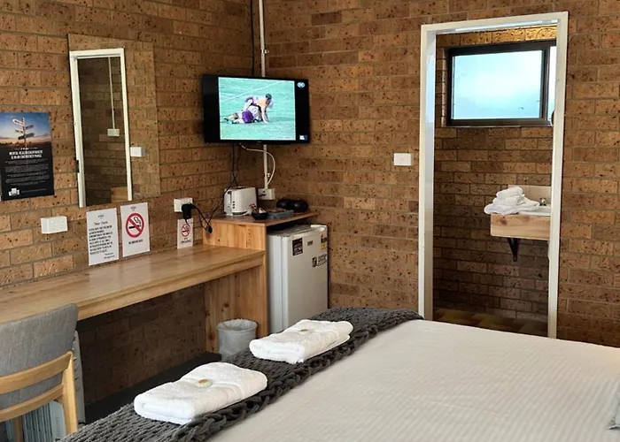 Deepwater Hotel