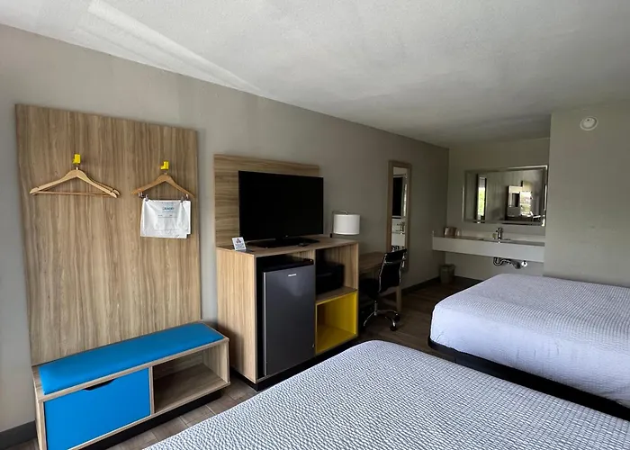 Days Inn By Wyndham Gainesville Hospital - University Area