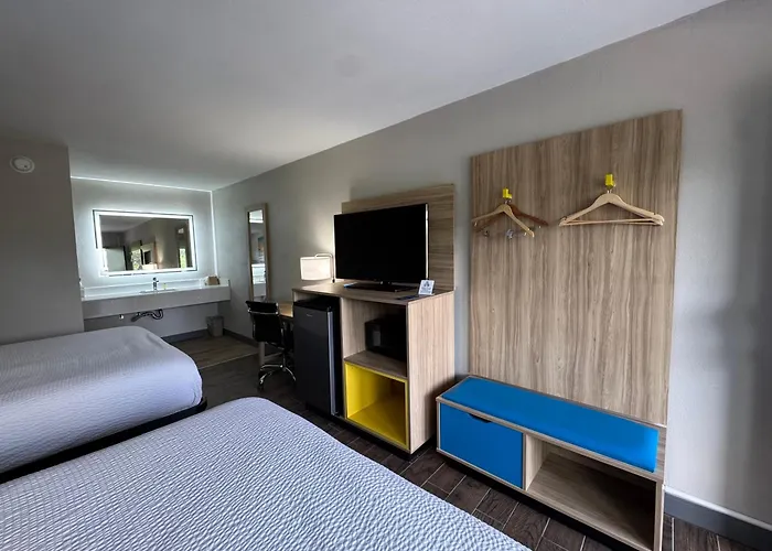 Days Inn By Wyndham Gainesville Hospital - University Area