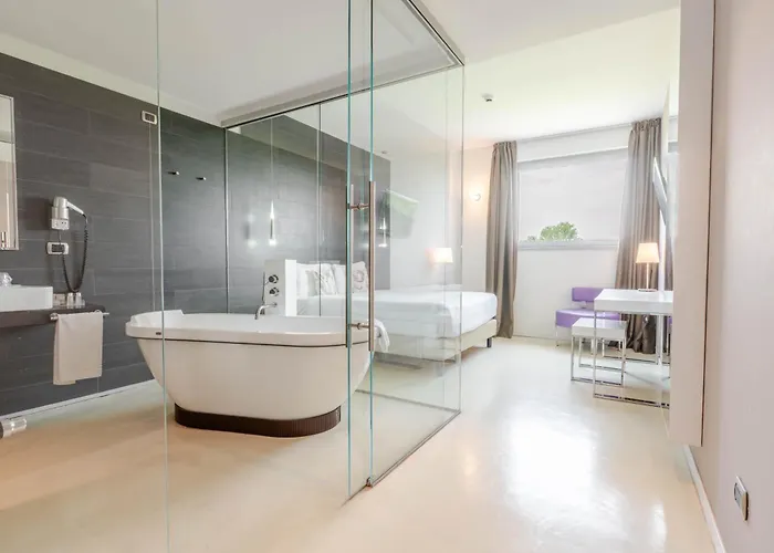 Hotel For You
