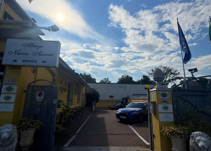 Albergo Nuova Aurora - Free Parking & Breakfast