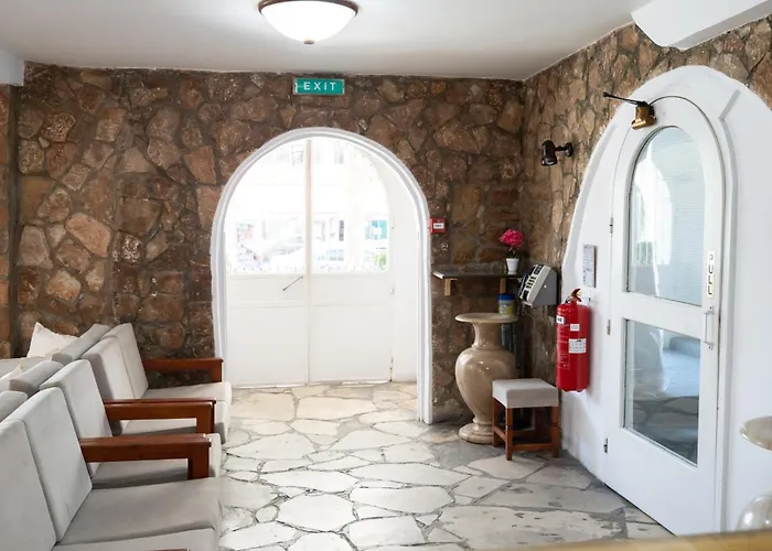 Le Village Hotel