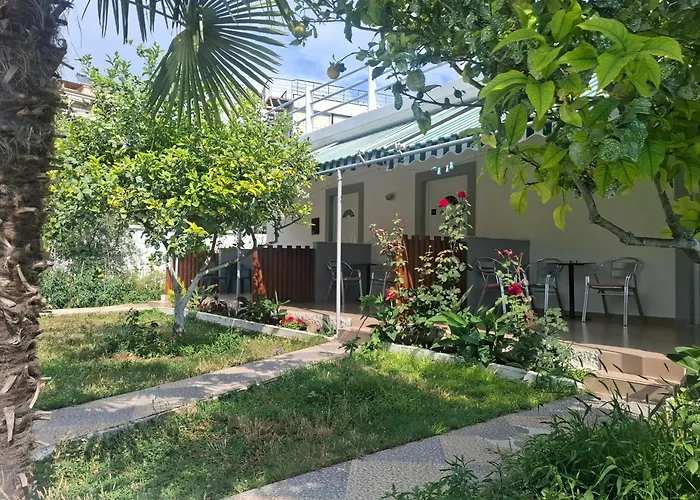 Yard Paradise Rooms