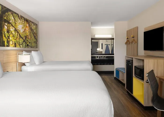 Days Inn & Suites By Wyndham Byram