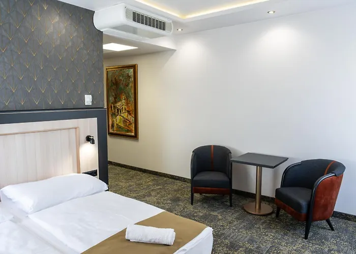 Hotel Garzon Plaza