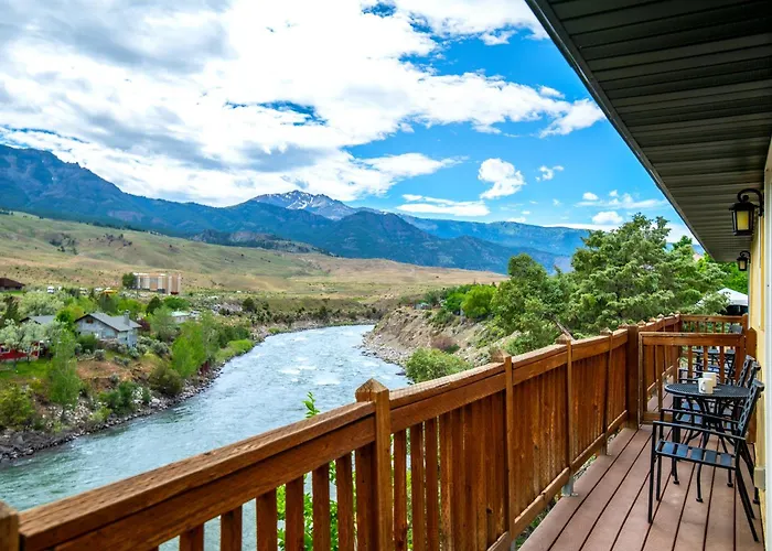 Yellowstone Riverside Cottages