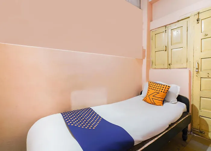 Spot On 65100 Delhi Lodge