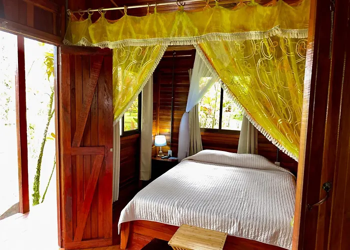 Cabanas Los Laguitos Rio Celeste
