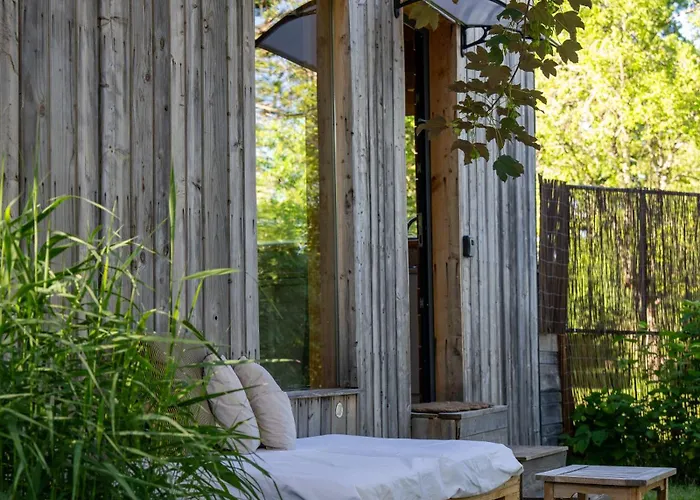 Les Cabanes De Julie