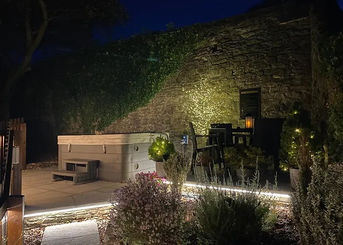 The Ivy Barn Holbeton Hotel
