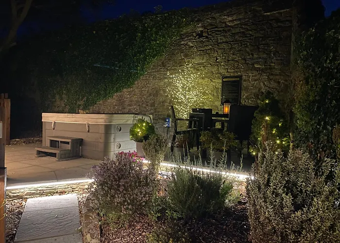 The Ivy Barn Holbeton Hotel