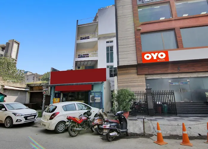 Hotel O King Stay Near Tdi Mall