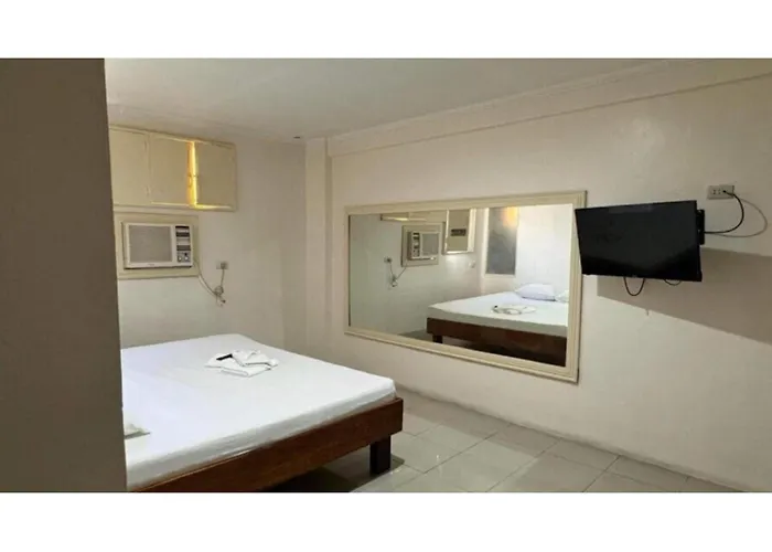 Oyo 1026 Evita Hotel Bacoor