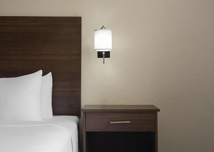 Crown Pointe Lodge; BW Signature Collection