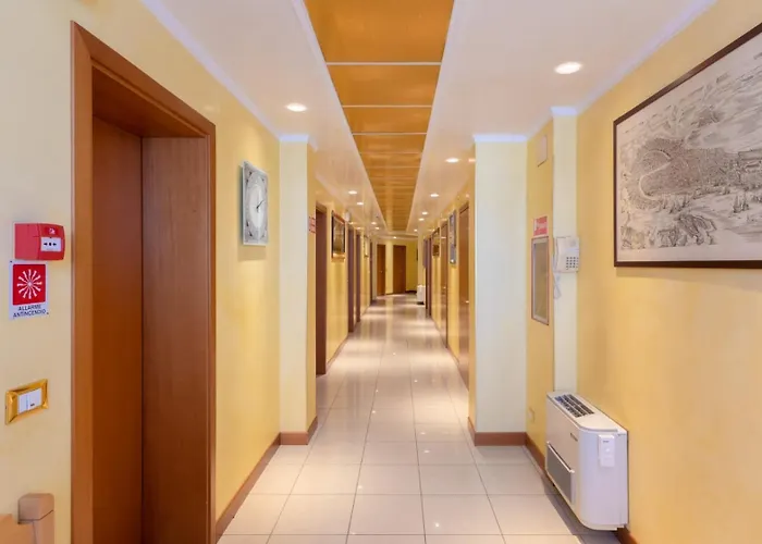 Albergo Nuova Aurora - Free Parking & Breakfast