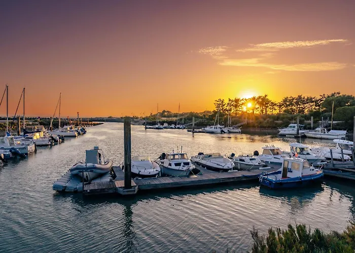 Camping Paradis 4 Etoiles Au Port De L'Houmeau - La Rochelle