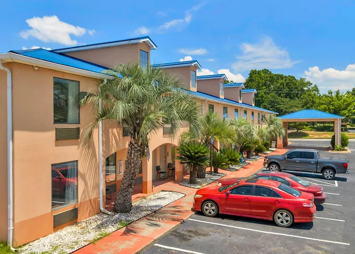 Gray Inn & Suites