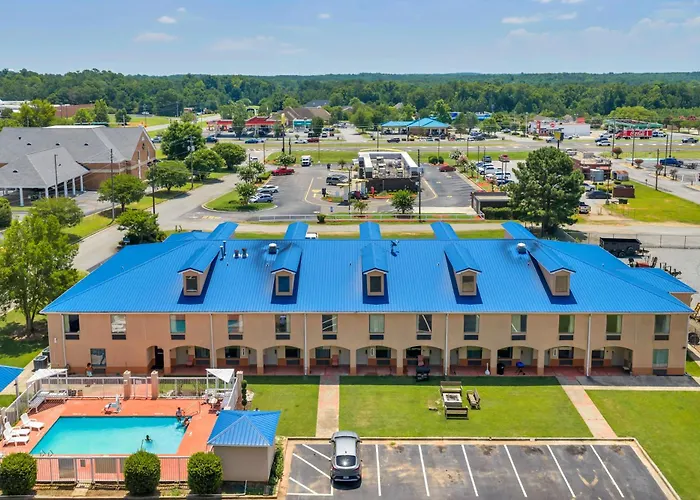 Gray Inn & Suites