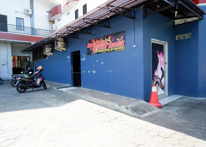 Reddoorz Plus Near Stadion Wijaya Kusuma